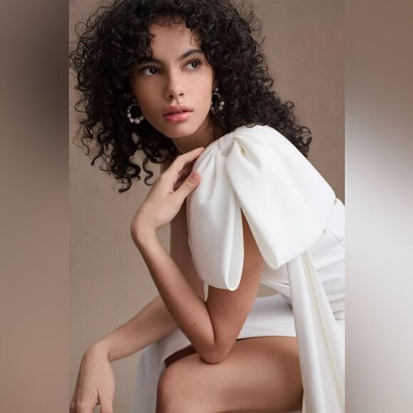 BHLDN Sachin & Babi Giselle One-Shoulder Bow Front-Slit Sheath
Gown/ size 2 - Picture 5 of 9